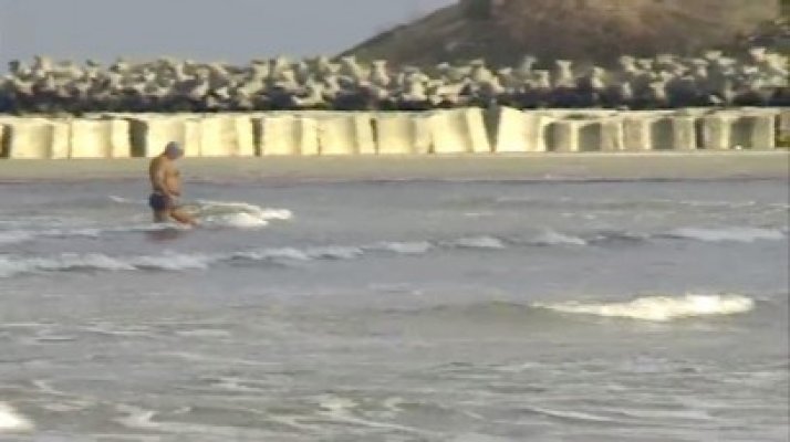 A făcut baie în mare, în luna ianuarie! - vezi video